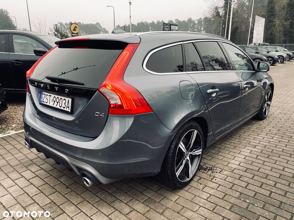 Volvo V60 D4 Geartronic R-Design - 16