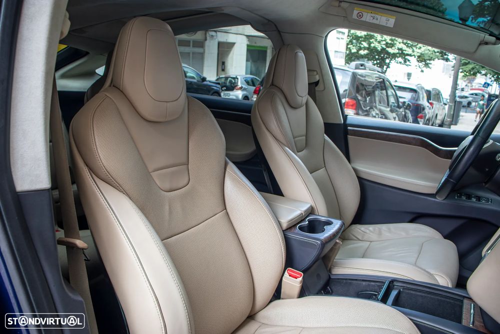 Tesla Model X 90D - 30