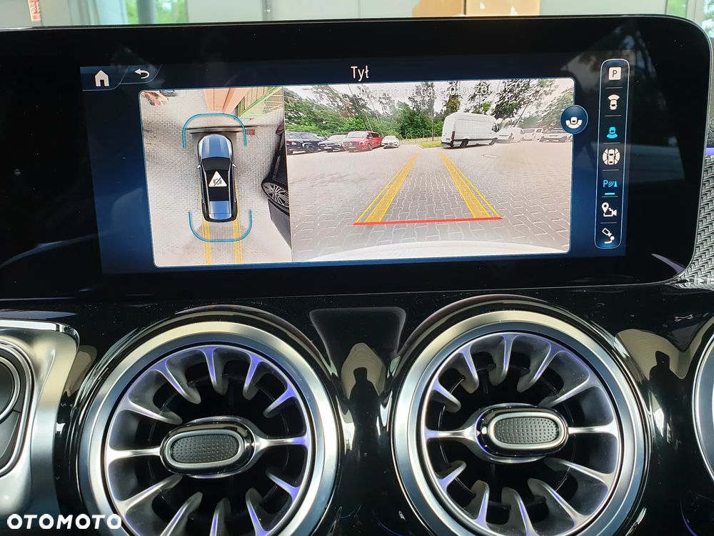 Mercedes-Benz GLB 200 d 4-Matic AMG Line 8G-DCT - 30