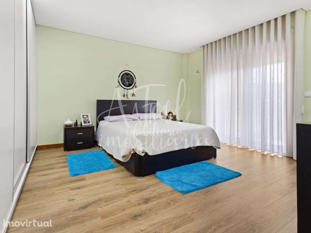 Duplex T5 no centro de Ponte de Lima com terraço panorâmico e 2 gar... - Grande imagem: 2/58