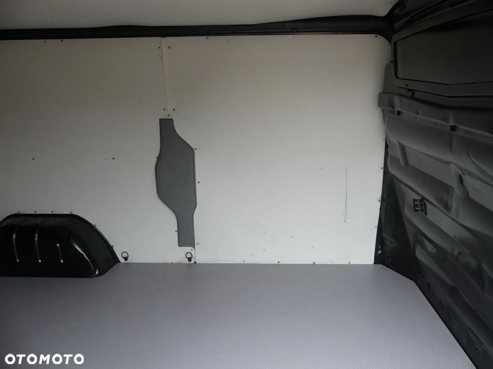 Renault TRAFIC - 24