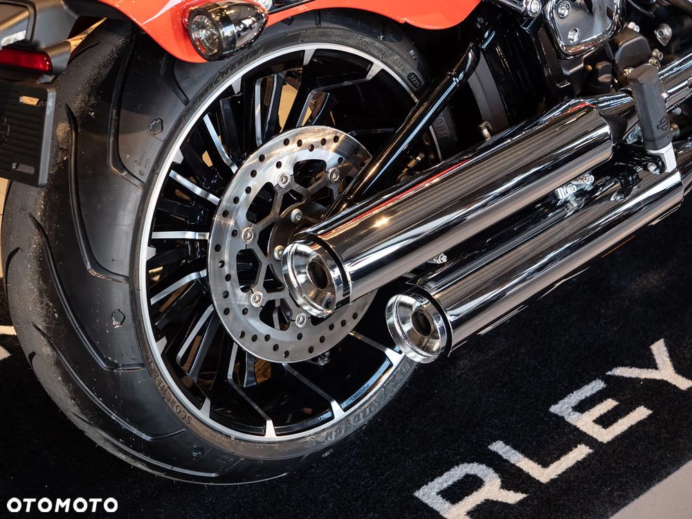 Harley-Davidson Softail Breakout - 13