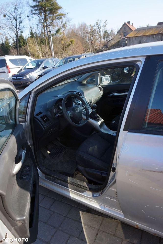 TOYOTA AURIS E15 I LIFT 5D HB 2012 1F7 1.6 16V 1ZR-FAE 132KM EC60 SREBRNY na części - 10