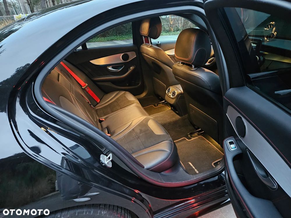 Mercedes-Benz Klasa C 450 AMG 4-Matic 7G-TRONIC - 29