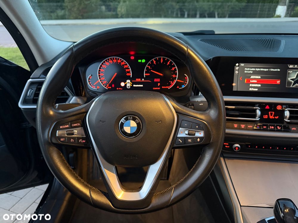 BMW Seria 3 320i - 11