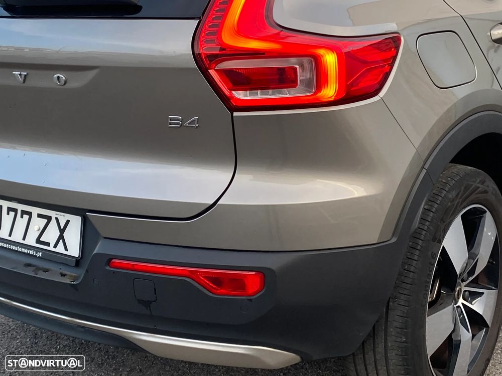 Volvo XC 40 2.0 B4 Momentum Plus - 37