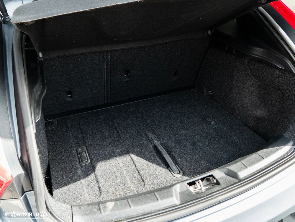 Volvo V40 2.0 D2 Momentum - 34