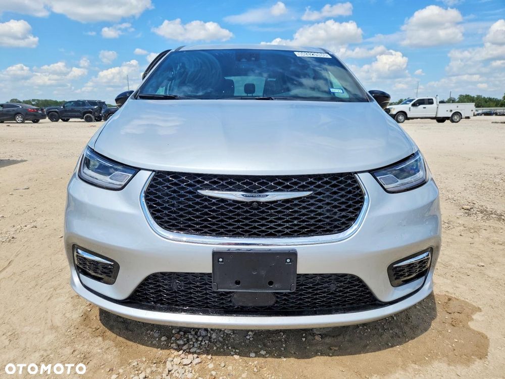 Chrysler Pacifica - 2