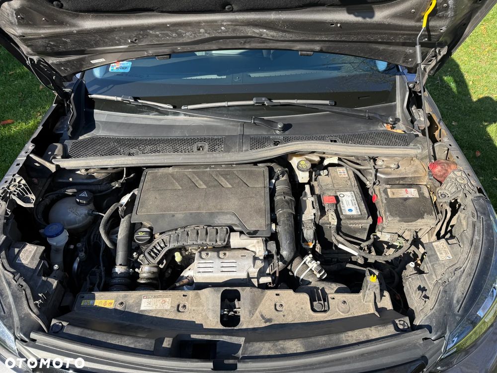 Peugeot 2008 1.2 PureTech Allure S&S - 8