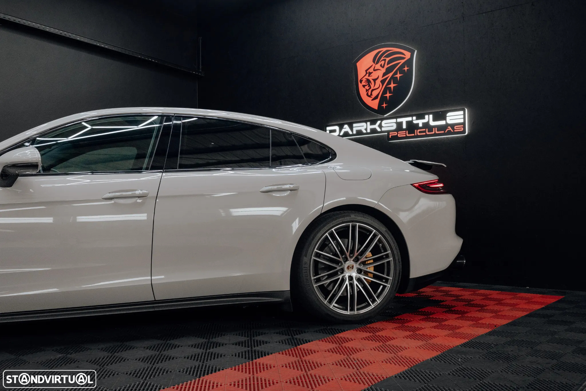 Porsche Panamera 4 E-Hybrid - 16