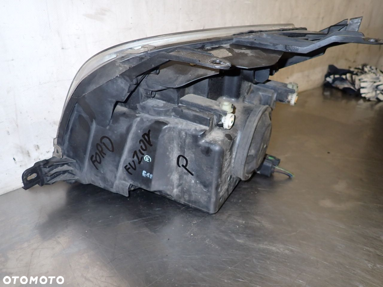 LAMPA PRAWA PRZEDNIA FORD FUSION 1.6 - 6