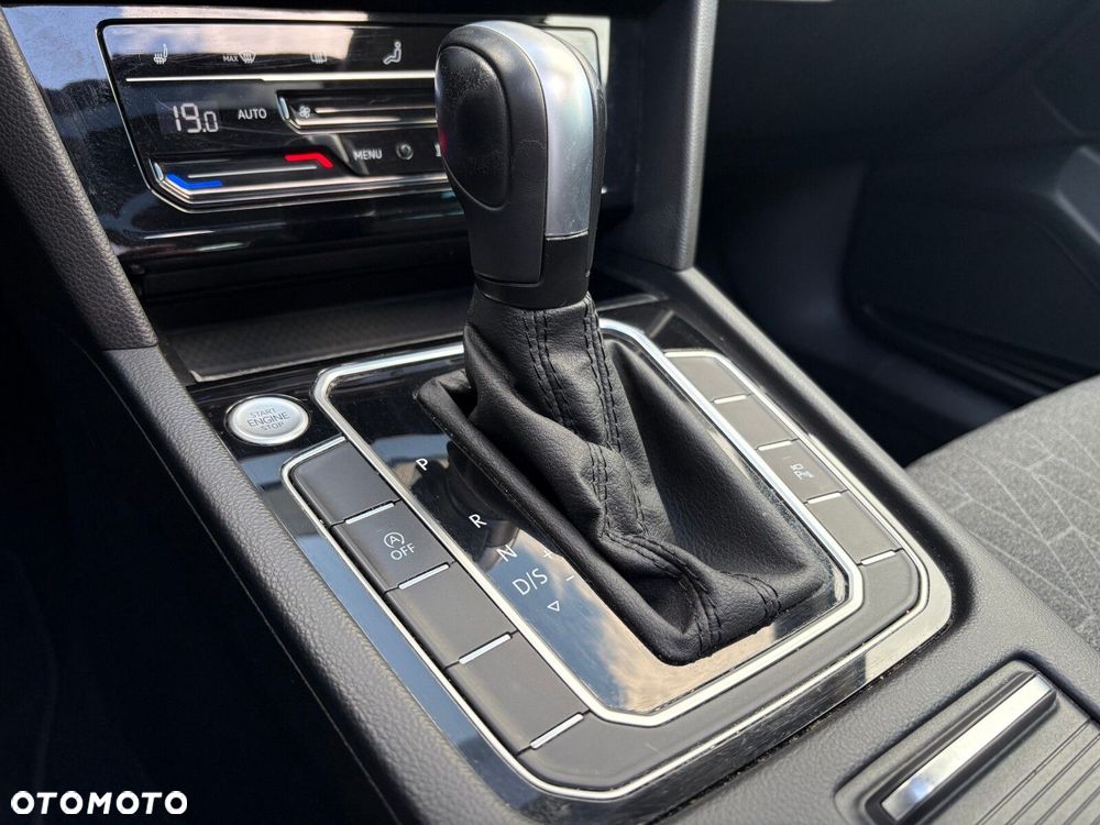 Volkswagen Passat - 31