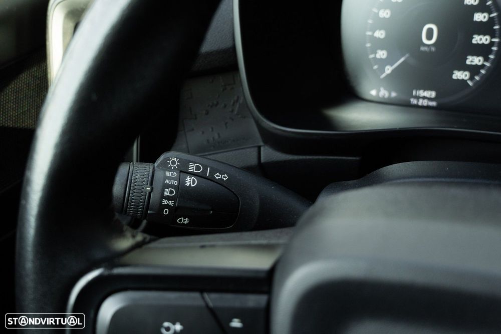 Volvo XC 40 1.5 T3 Tech Edition - 35