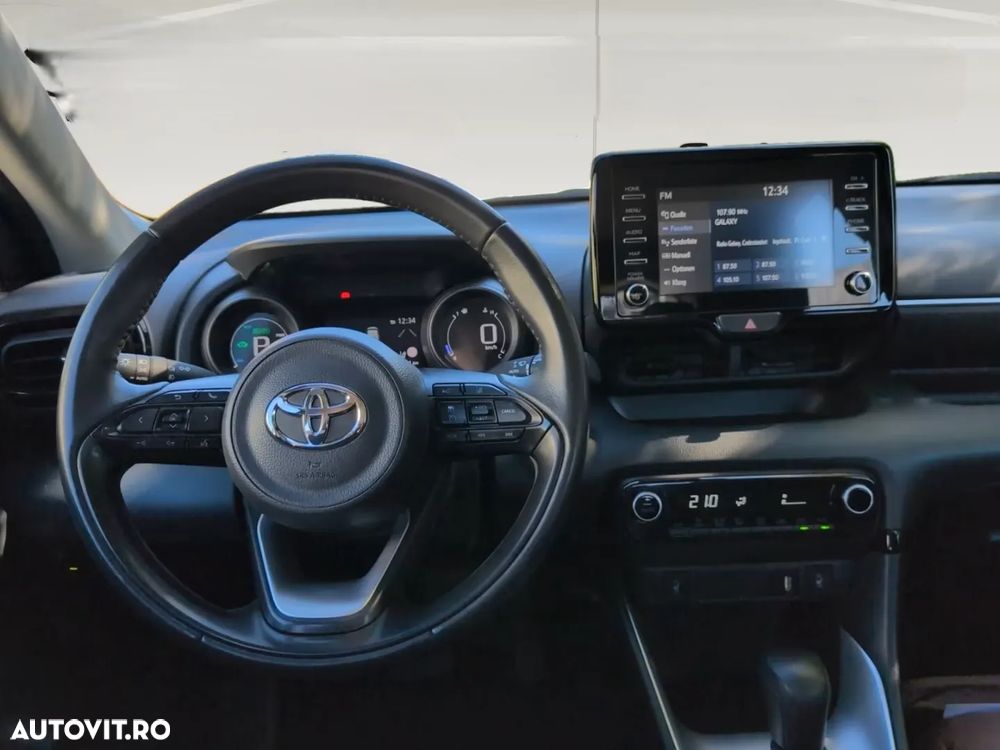 Toyota Yaris Hybrid 1.5 VVT-i Team Deutschland - 6