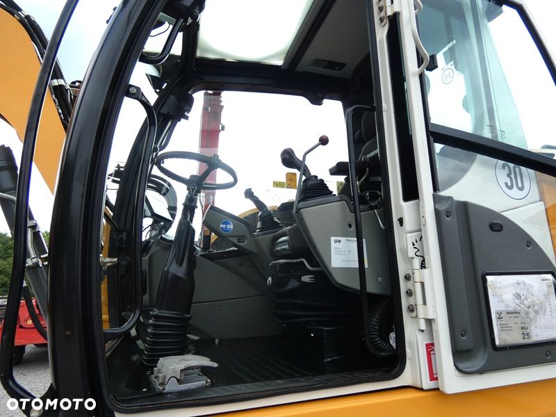 Liebherr A910 Compact ze Szwecji / ROTOTILT ZE SZCZYPCAMI / Super Stan / - 14