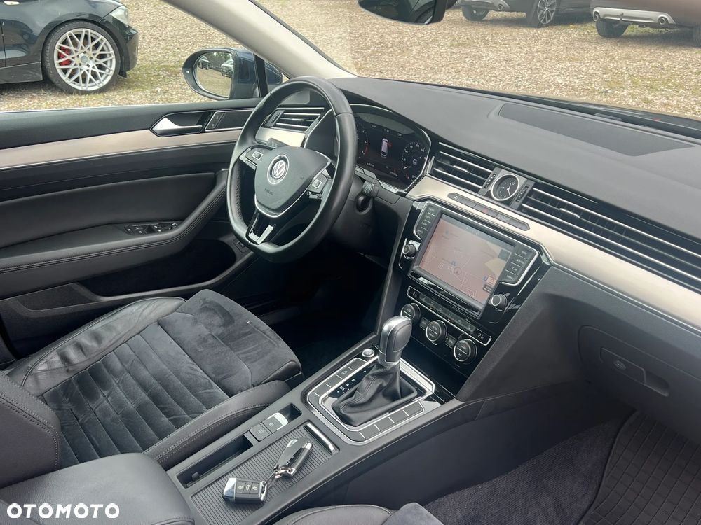 Volkswagen Passat Variant 2.0 TDI SCR DSG BlueMotion Highline - 19