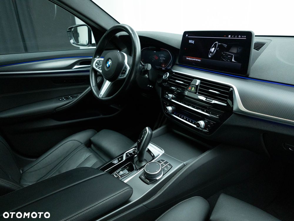 BMW Seria 5 530i xDrive M Sport Edition - 24