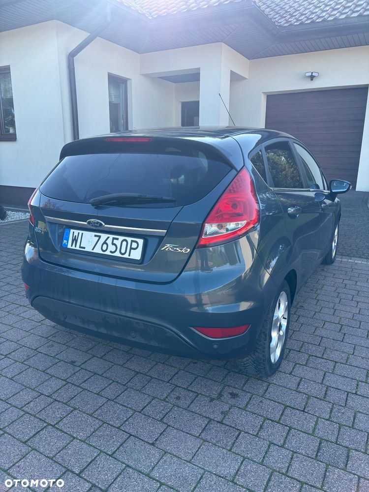 Ford Fiesta 2011 photo 2