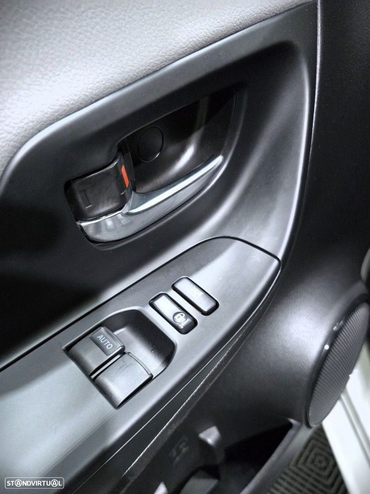 Toyota Yaris 1.5 HSD Comfort - 23