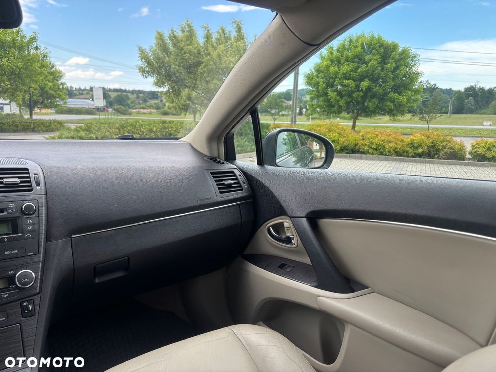 Toyota Avensis 2.0 D-4D Premium - 22