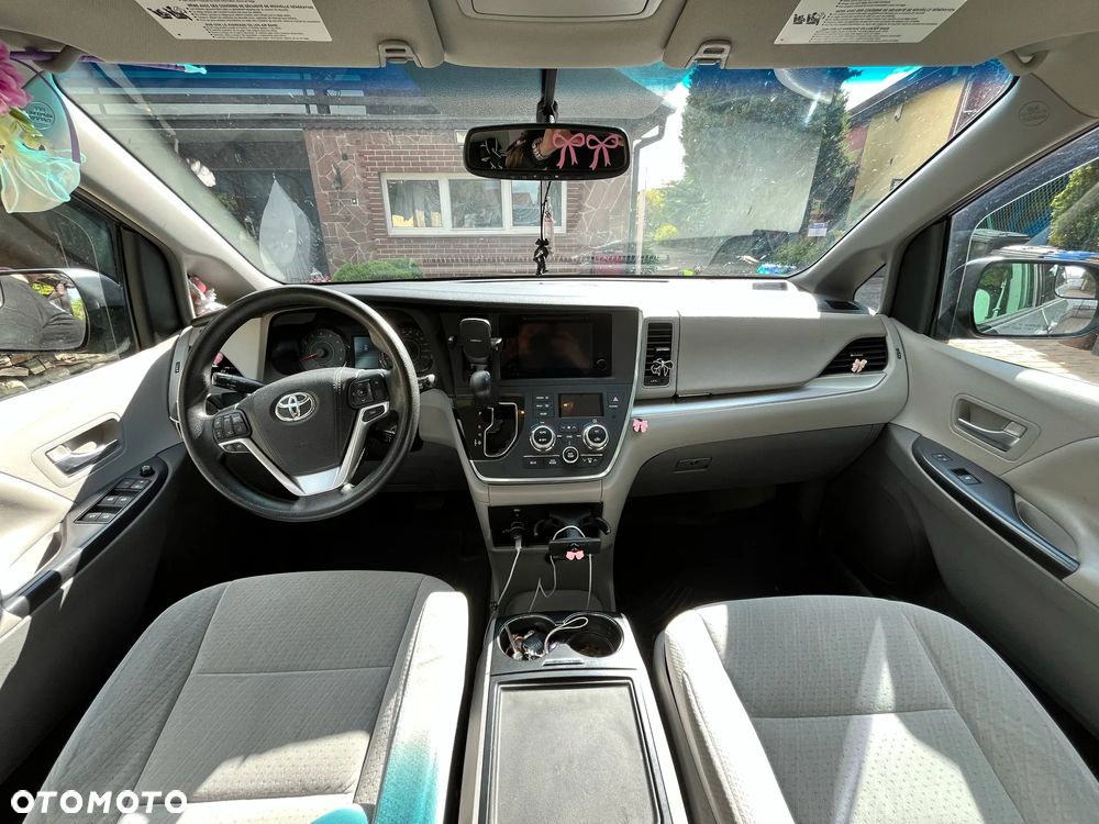 Toyota Sienna - 14