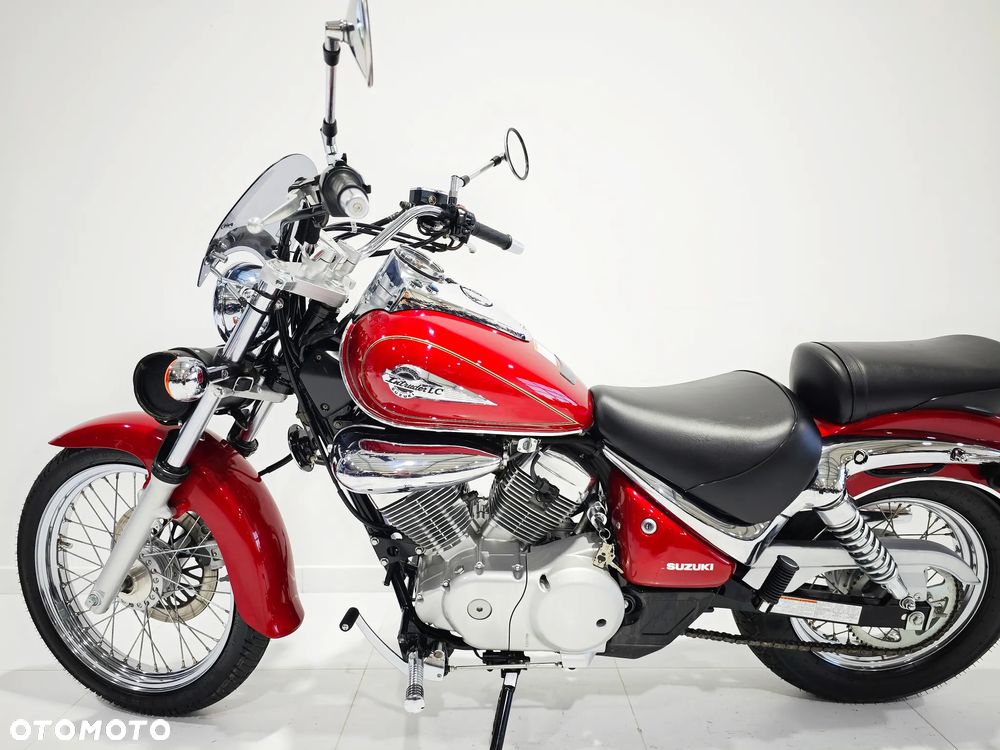 Suzuki Intruder - 16