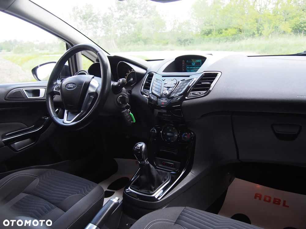 Ford Fiesta 1.0 EcoBoost STart-Stop Titanium - 24
