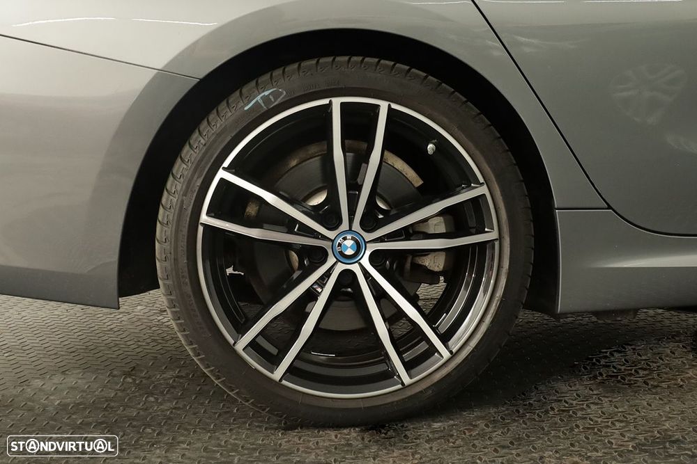 BMW 330 e Pack Desportivo M Auto - 5