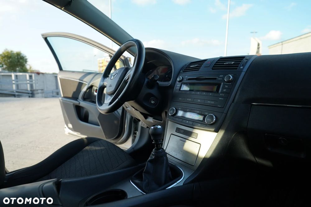 Toyota Avensis 2.0 D-4D Luna - 17