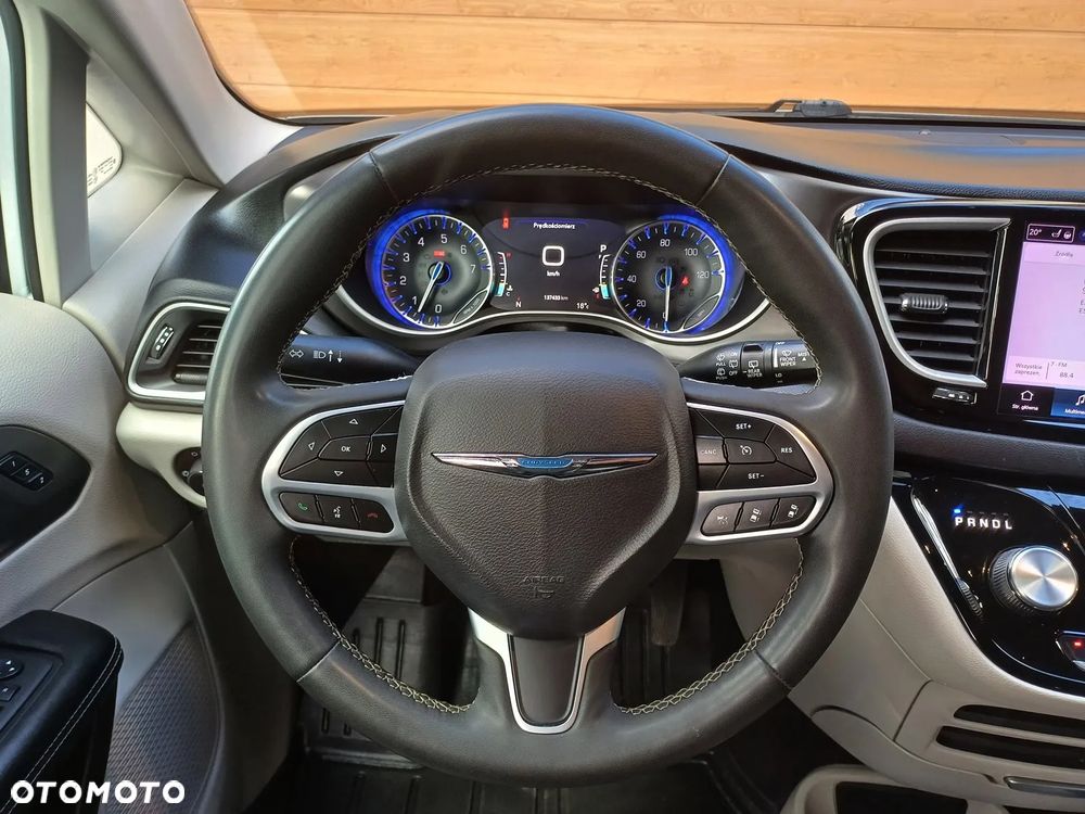 Chrysler Pacifica - 12