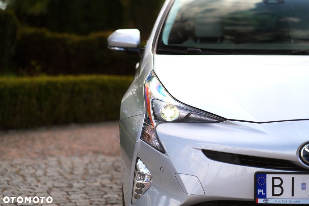 Toyota Prius (Hybrid) Executive - 9