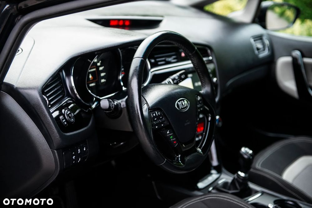 Kia Ceed 1.6 GDI ISG Platinum Edition - 20