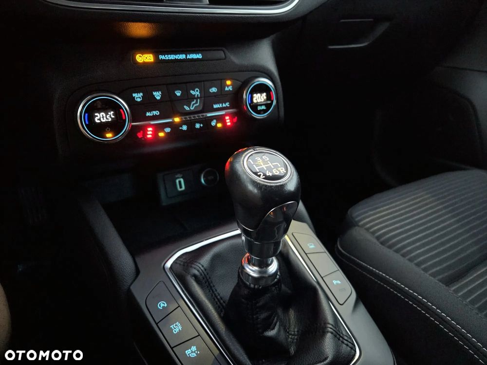 Ford Focus 1.0 EcoBoost Titanium - 16