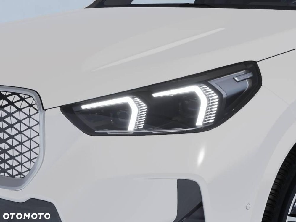 BMW iX1 eDrive20 66.5kWh M Sport Edition - 13