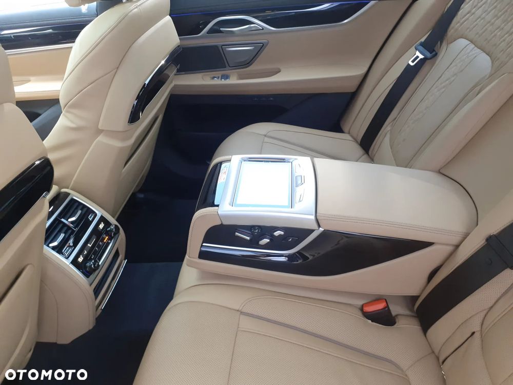 BMW Seria 7 - 34