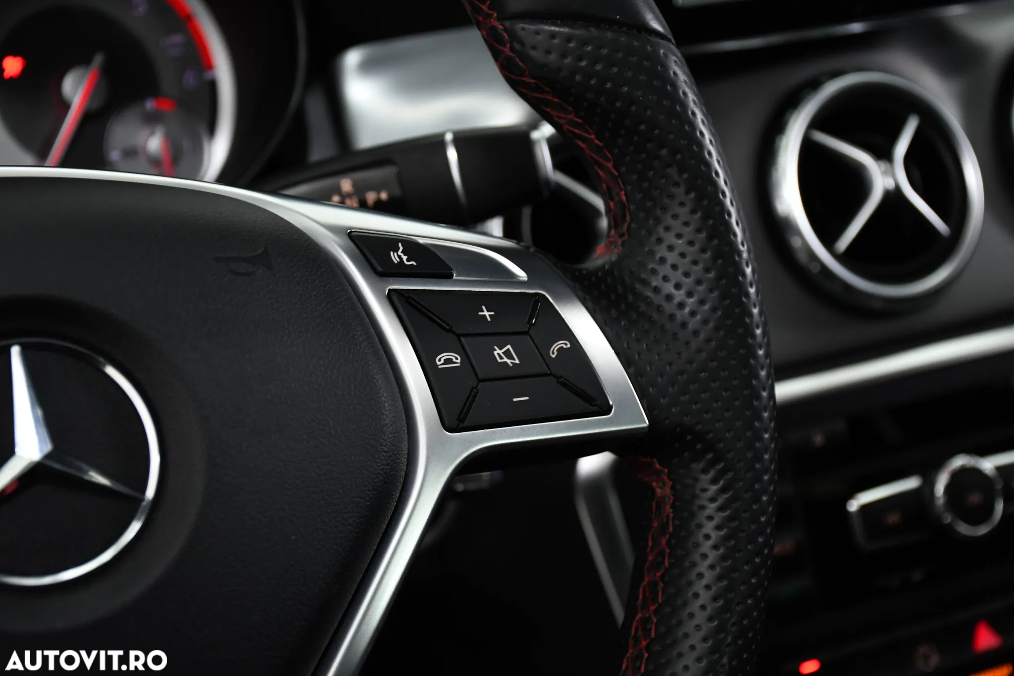 Mercedes-Benz GLA 220 CDI 4Matic 7G-DCT AMG Line - 28