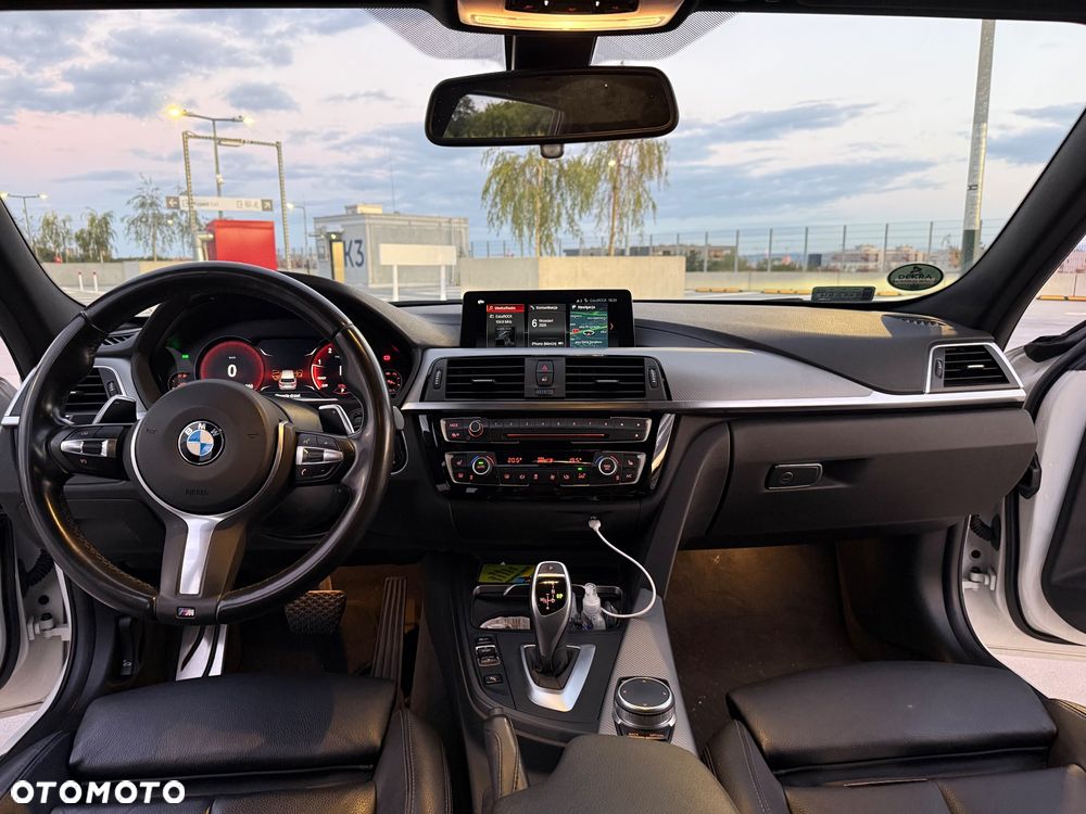 BMW Seria 3 320d M Sport - 8
