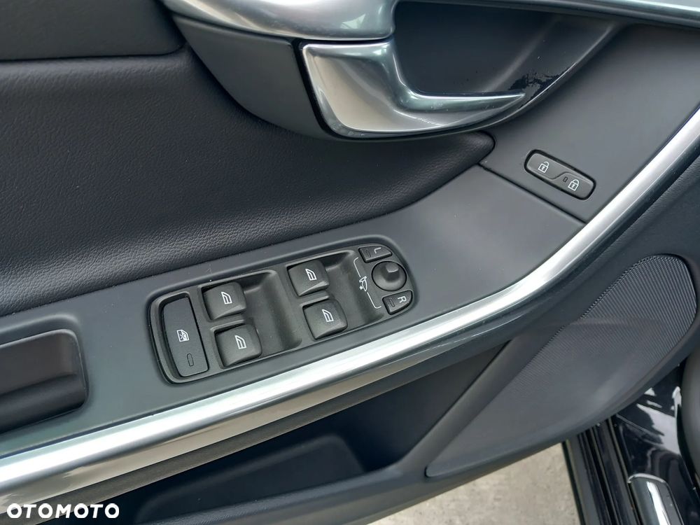 Volvo V60 D4 Linje Svart - 23