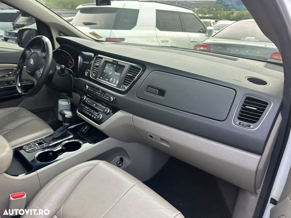 Kia Carnival - 7