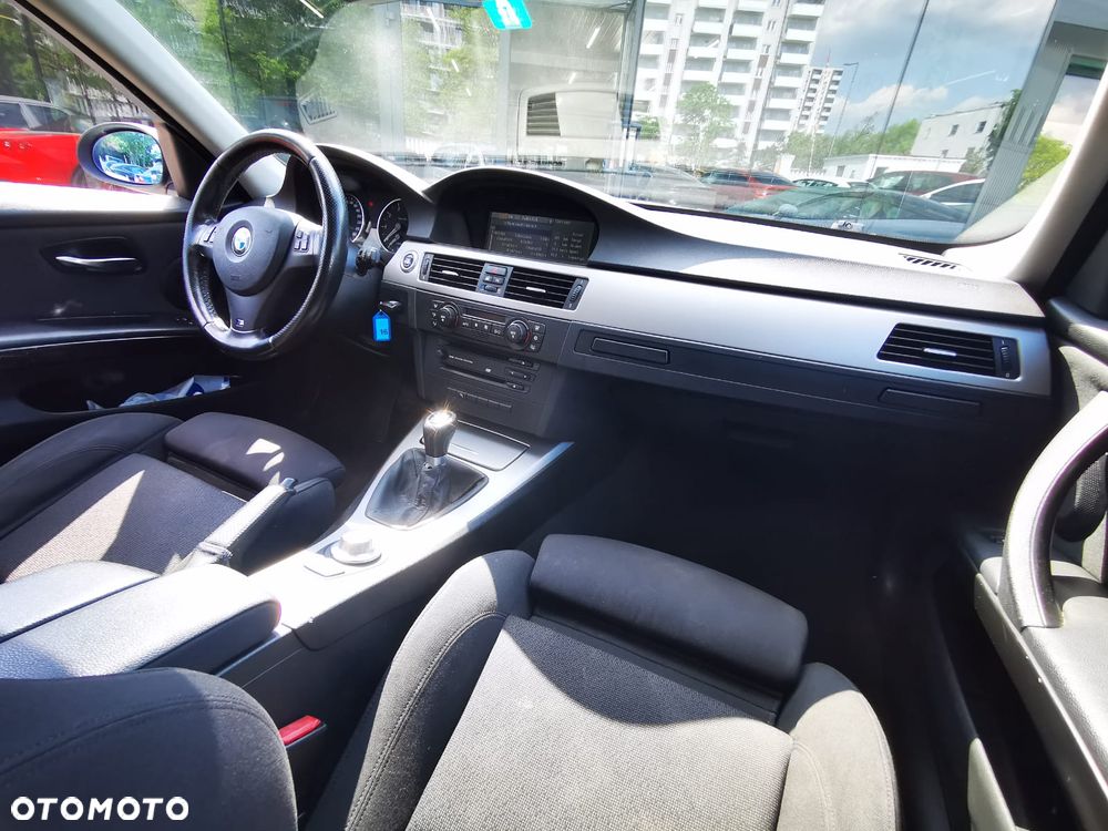 BMW Seria 3 320i - 11