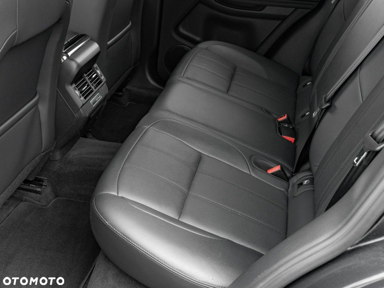 Land Rover Range Rover Evoque - 25