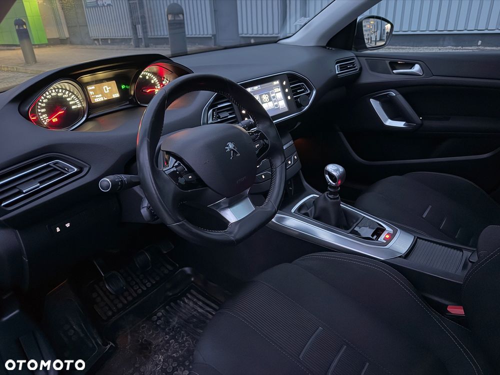 Peugeot 308 PureTech 130 GPF Stop & Start Allure Business-Paket - 19