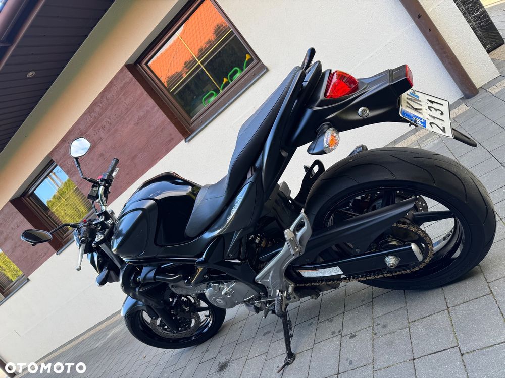 Suzuki Gladius - 4