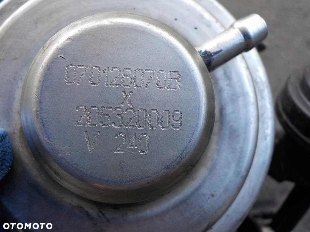 VW T5 2,5TDI AXD ZAWÓR PRZEPUSTNICA EGR 070128070B - 3