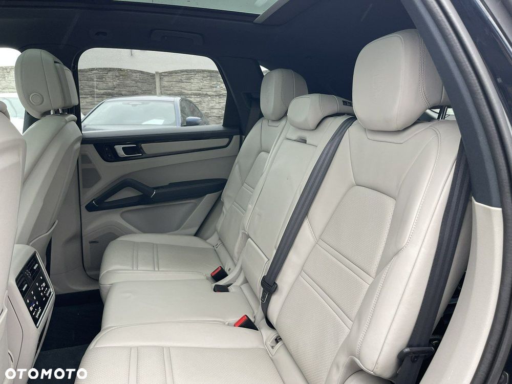 Porsche Cayenne Tiptronic S Platinum Edition - 12