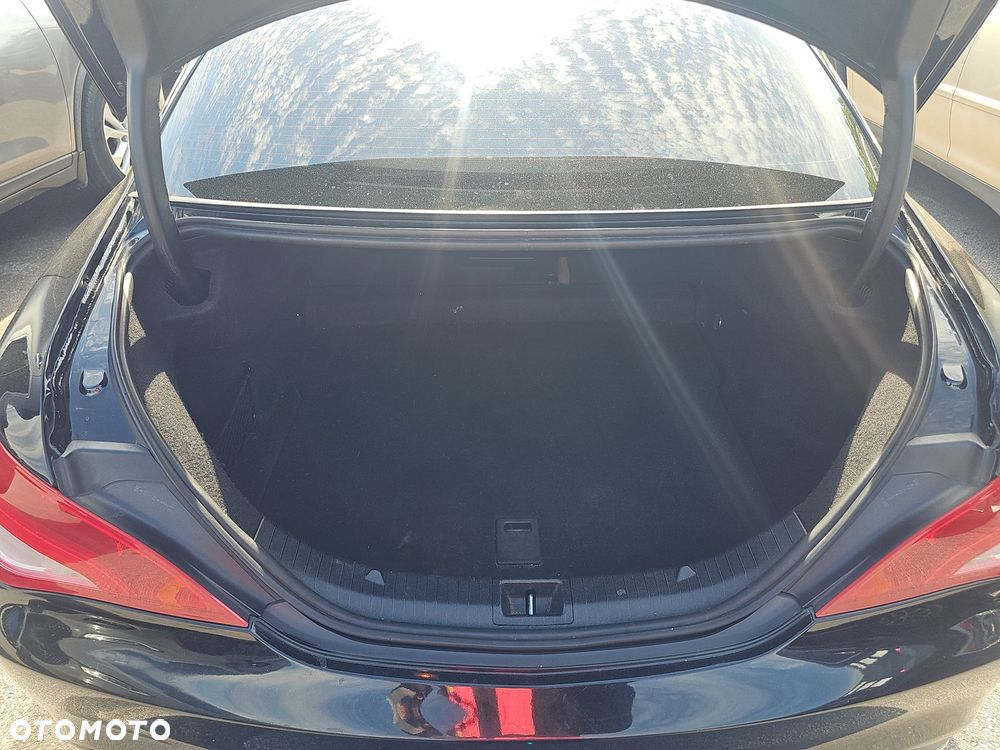 Mercedes-Benz CLA 250 4Matic 7G-DCT AMG Line - 16