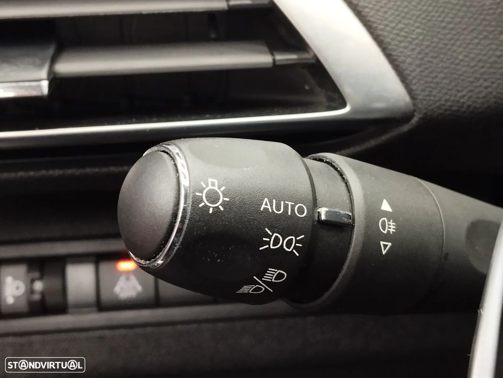 Peugeot 3008 1.5 BlueHDi Allure EAT8 - 22