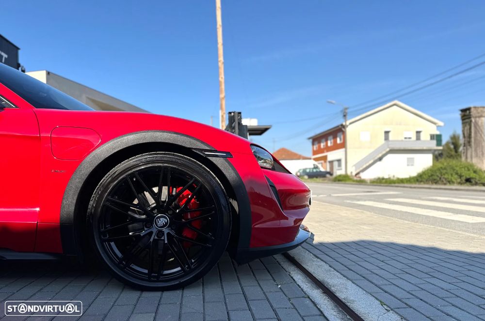 Porsche Taycan Cross Turismo 4 - 16