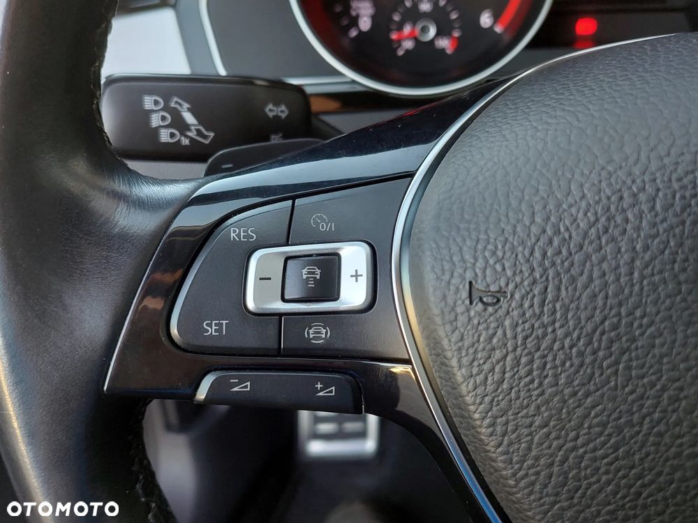 Volkswagen Passat - 22