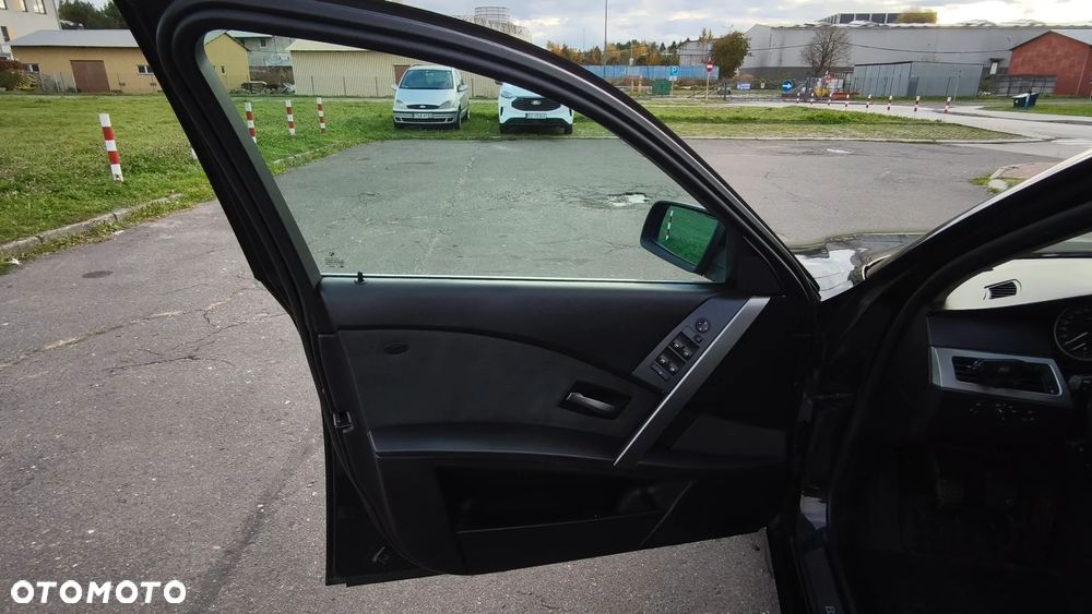 BMW Seria 5 520i - 28